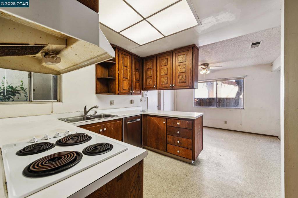 Pleasanton, CA 94588,6196 Inglewood Drive