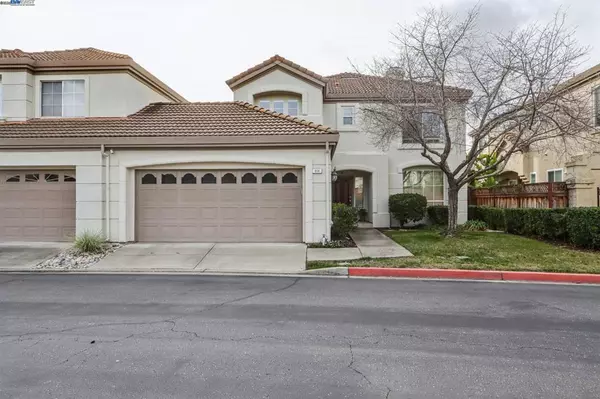 San Ramon, CA 94582,914 Vista Pointe Dr