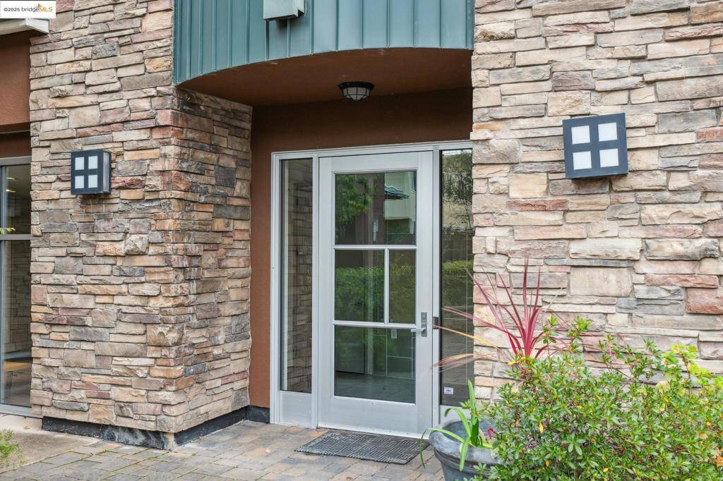 1310 Creekside Dr #103, Walnut Creek, CA 94596