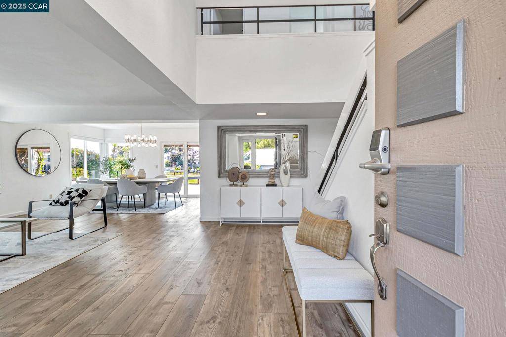 CA 94065,558 Marlin ct