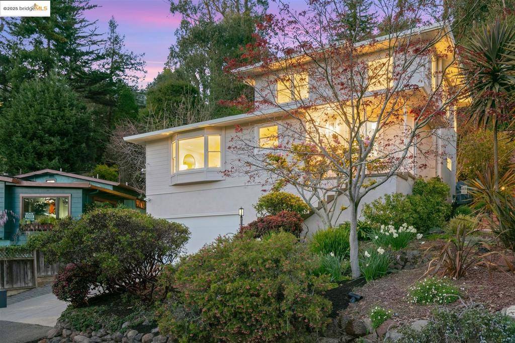 6939 Saroni Dr, Oakland, CA 94611