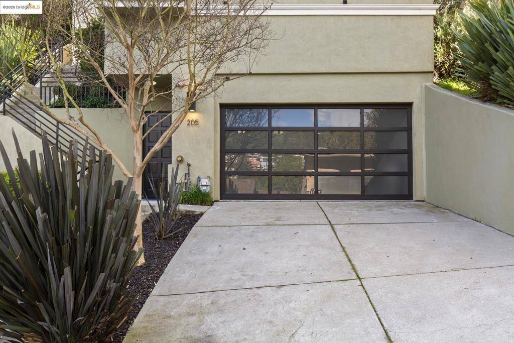 Oakland, CA 94618,205 Sheridan RD