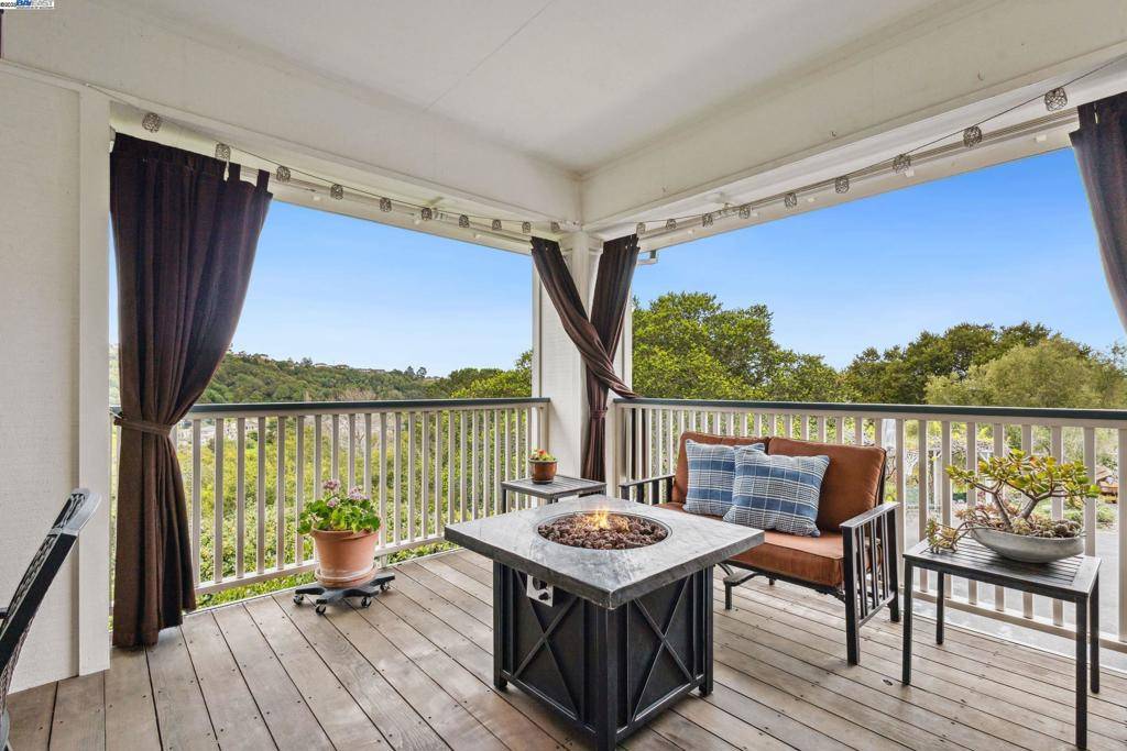 Hayward, CA 94542,3565 Star Ridge Rd