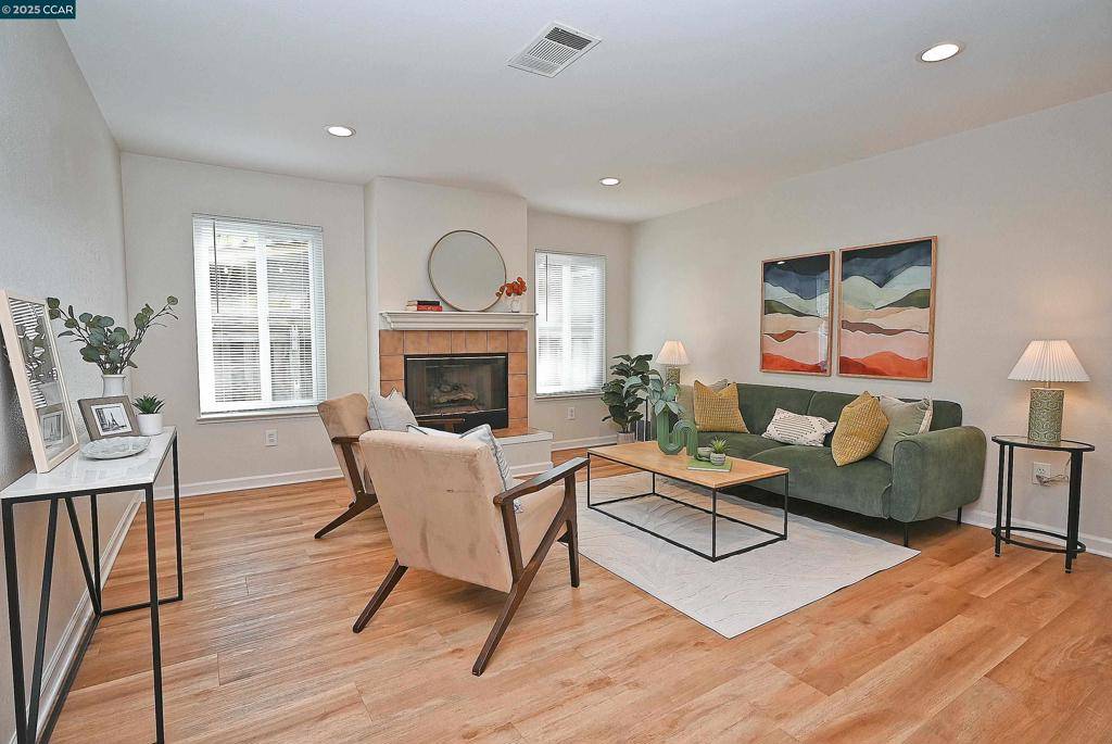 Oakland, CA 94603,10543 Creekside Cir