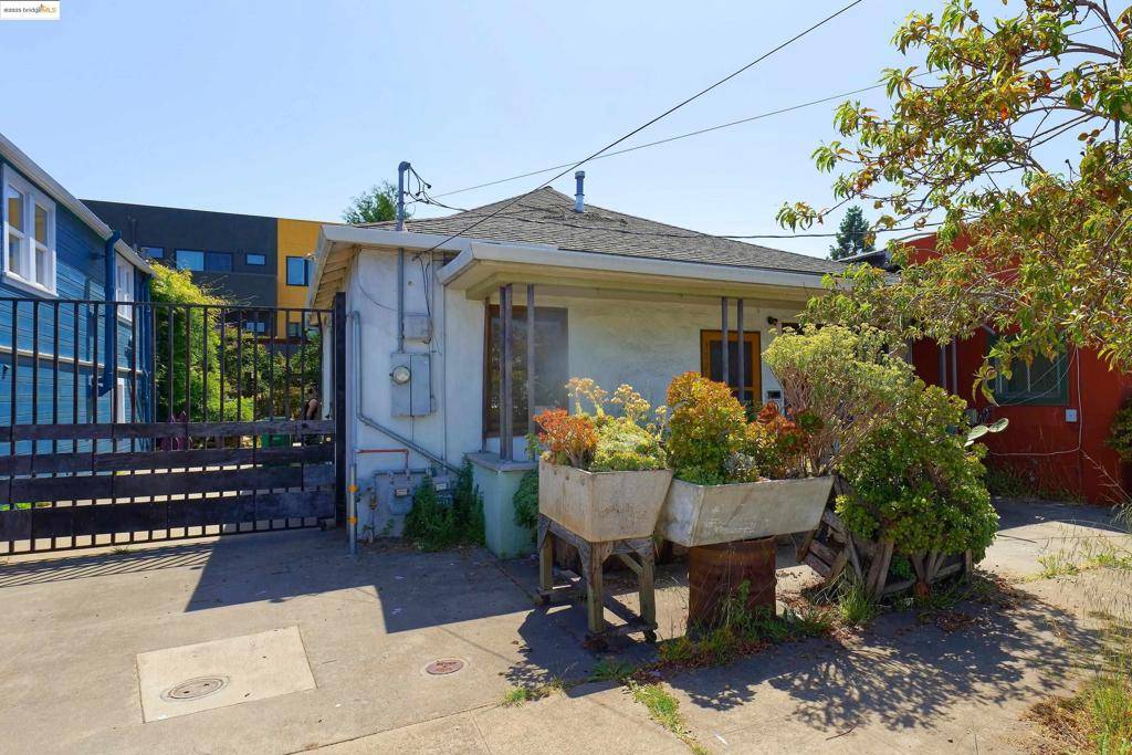 Oakland, CA 94601,3021 E 7Th St