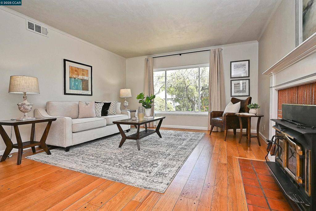 Lafayette, CA 94549,1061 Laurel Dr