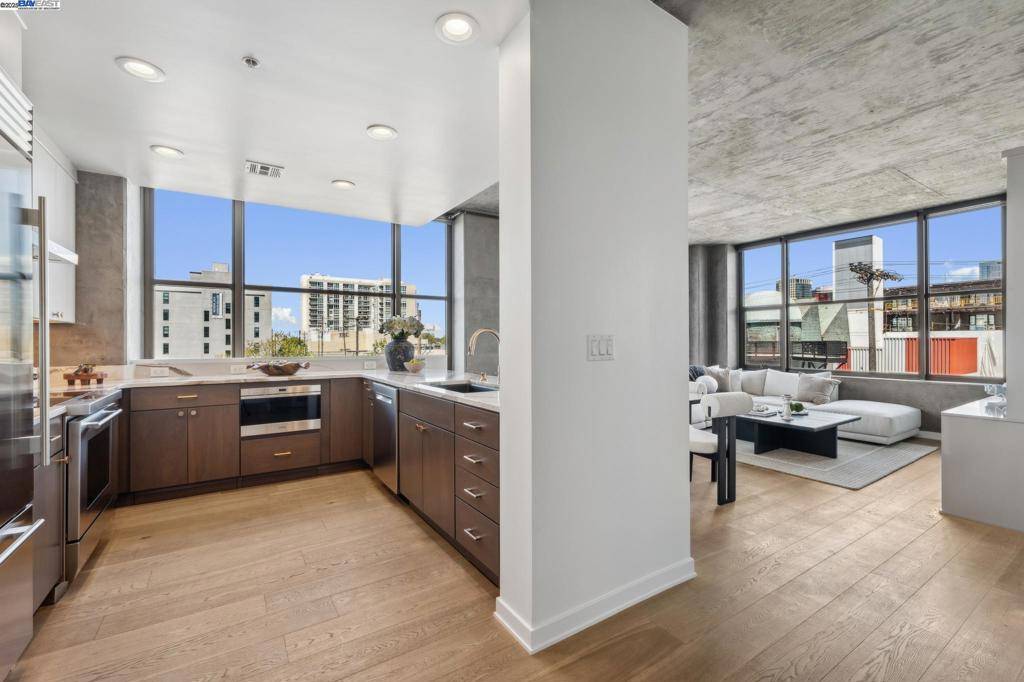 311 2nd St. #501, Oakland, CA 94607