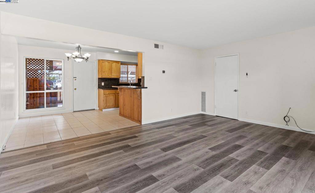 San Mateo, CA 94403,1573 Marina Ct #A