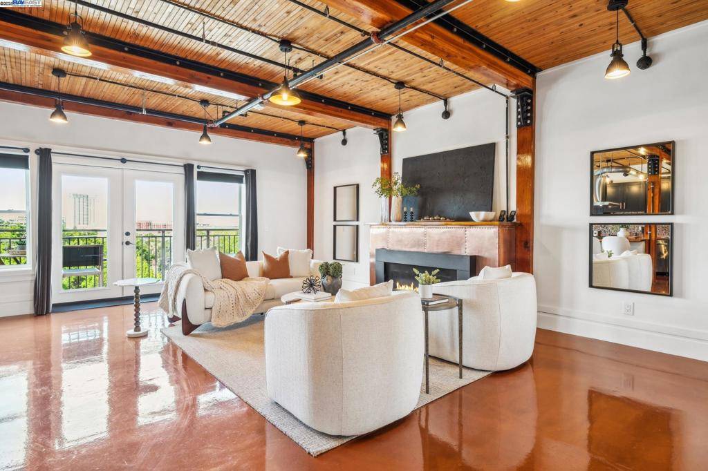 Oakland, CA 94608,6105 San Pablo Ave #406
