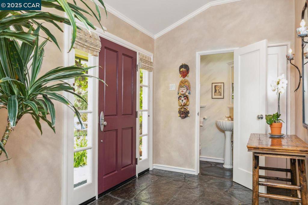Orinda, CA 94563,35 Overhill Rd
