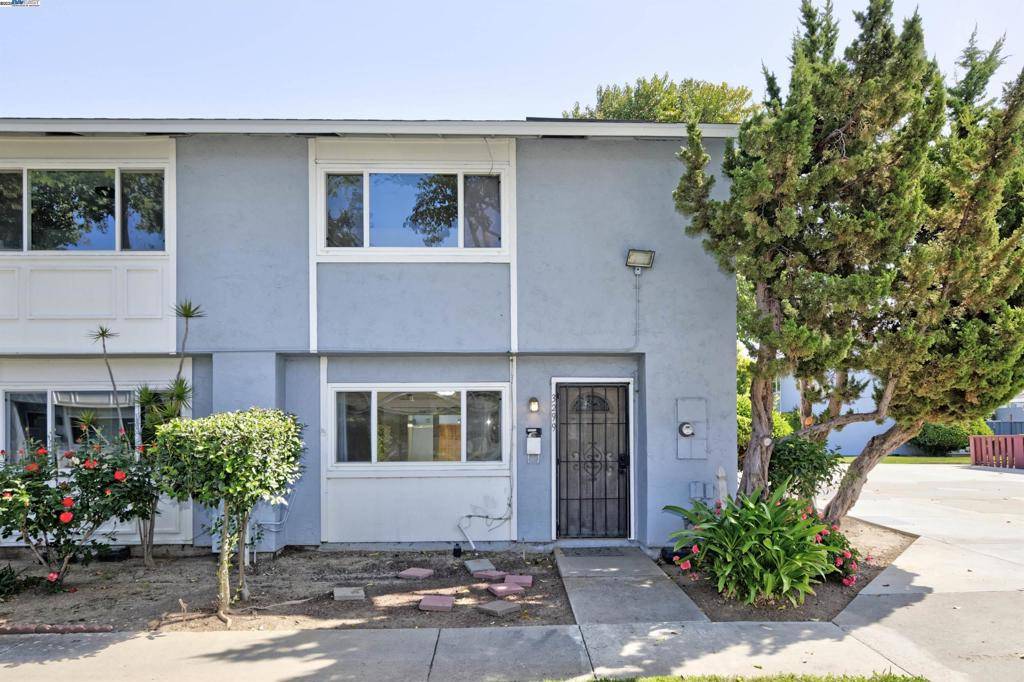 San Jose, CA 95111,3299 Column Court