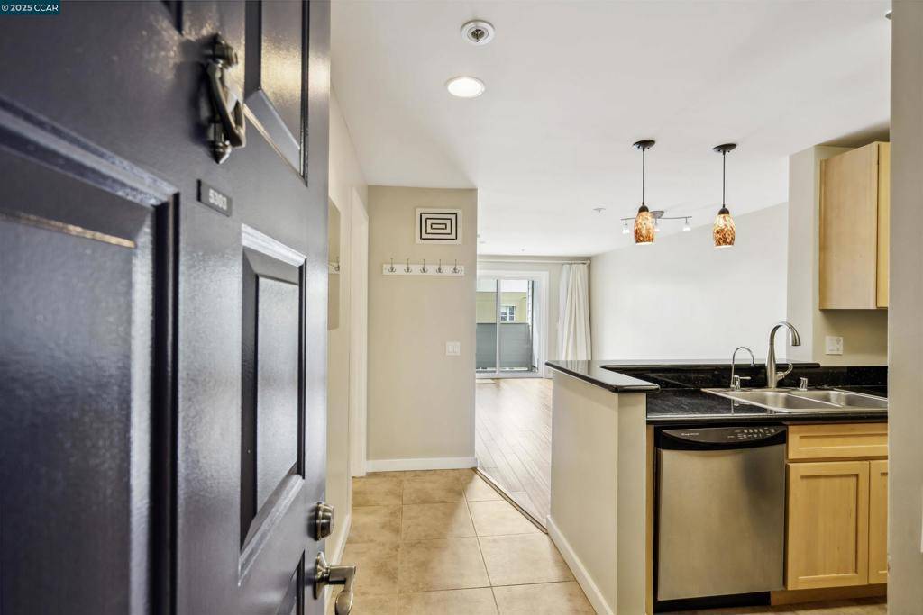 Emeryville, CA 94608,6400 Christie Ave