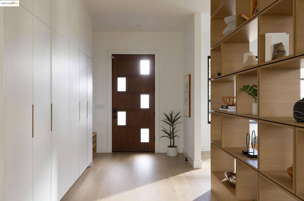 Oakland, CA 94610,1046 Ashmount