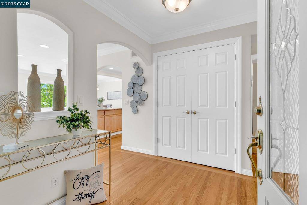 Walnut Creek, CA 94595,1601 Oakmont Dr #4