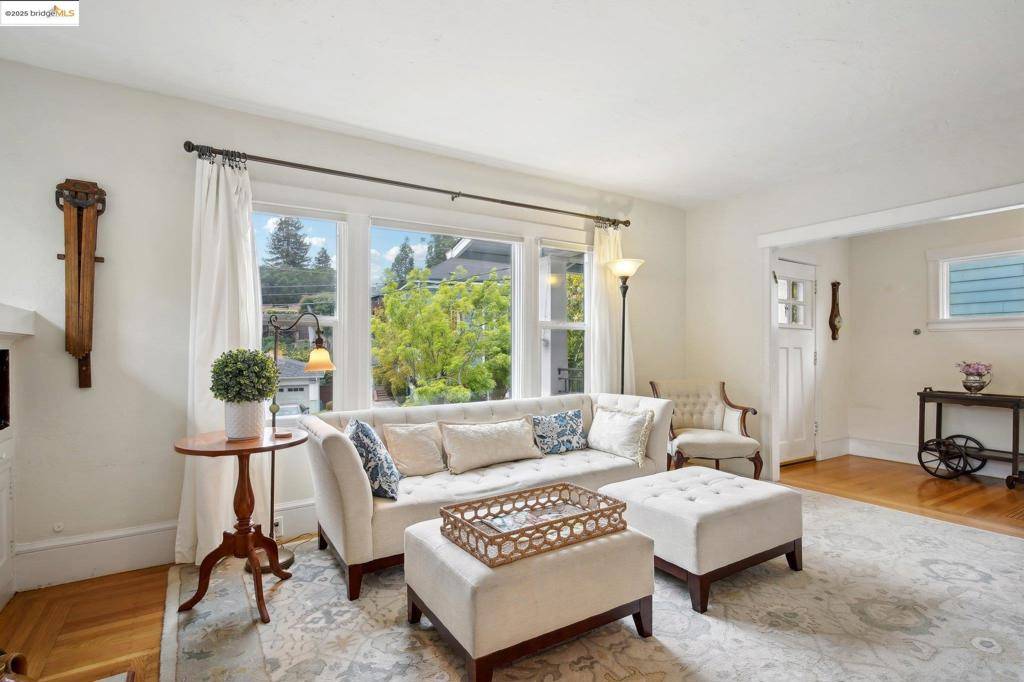 Oakland, CA 94602,3890 Whittle Ave