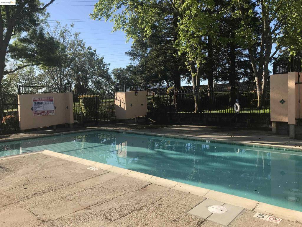 2270 Renwick Ln, Antioch, CA 94509