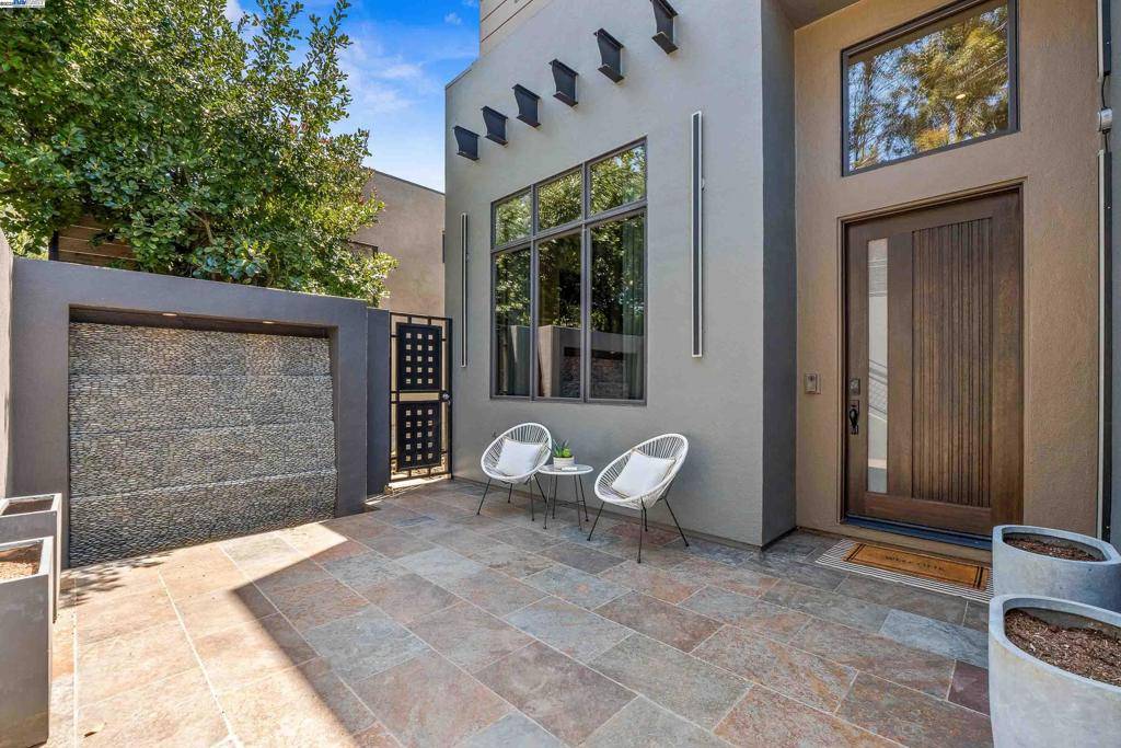 Oakland, CA 94611,103 Diablo Dr