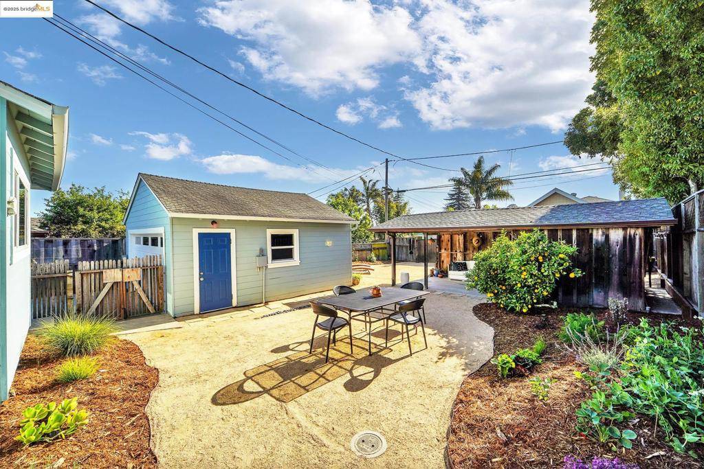 Santa Cruz, CA 95065,725 Trevethan Ave