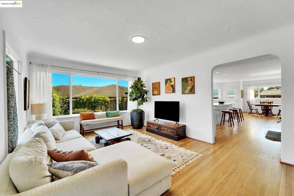 Santa Cruz, CA 95065,725 Trevethan Ave