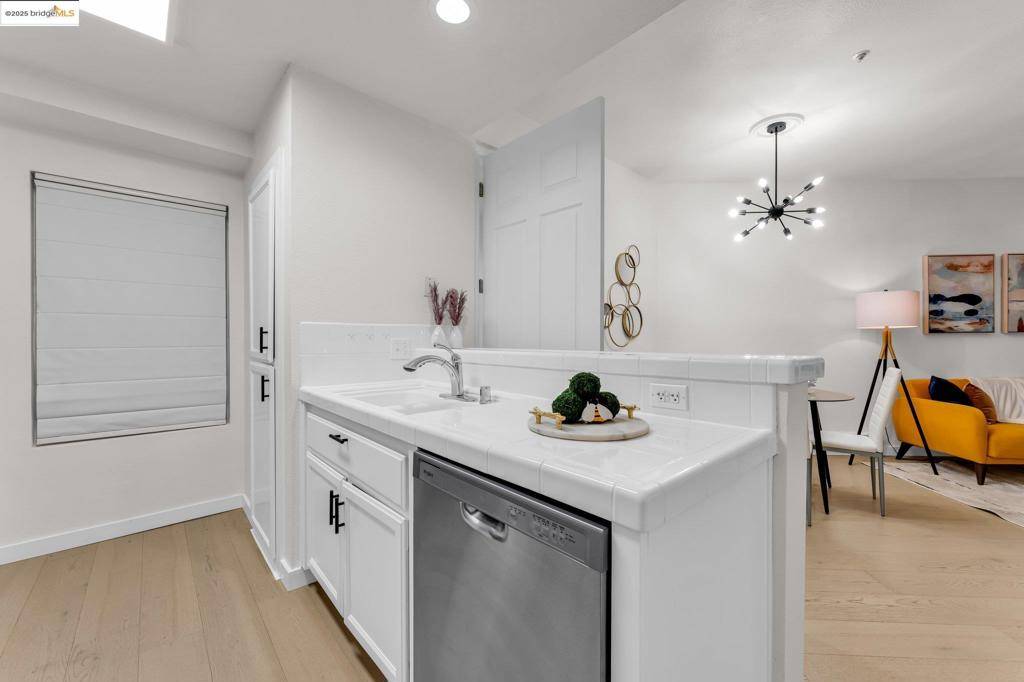 Oakland, CA 94618,260 Caldecott #113