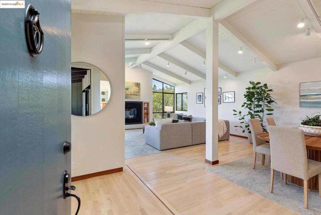 Oakland, CA 94611,20 Ascot Ct