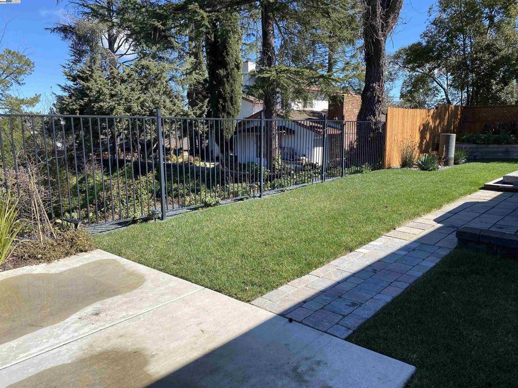 Pleasanton, CA 94566,588 E Angela St