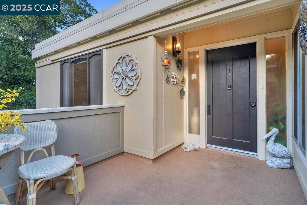 Walnut Creek, CA 94595,1724 Oakmont Dr #1