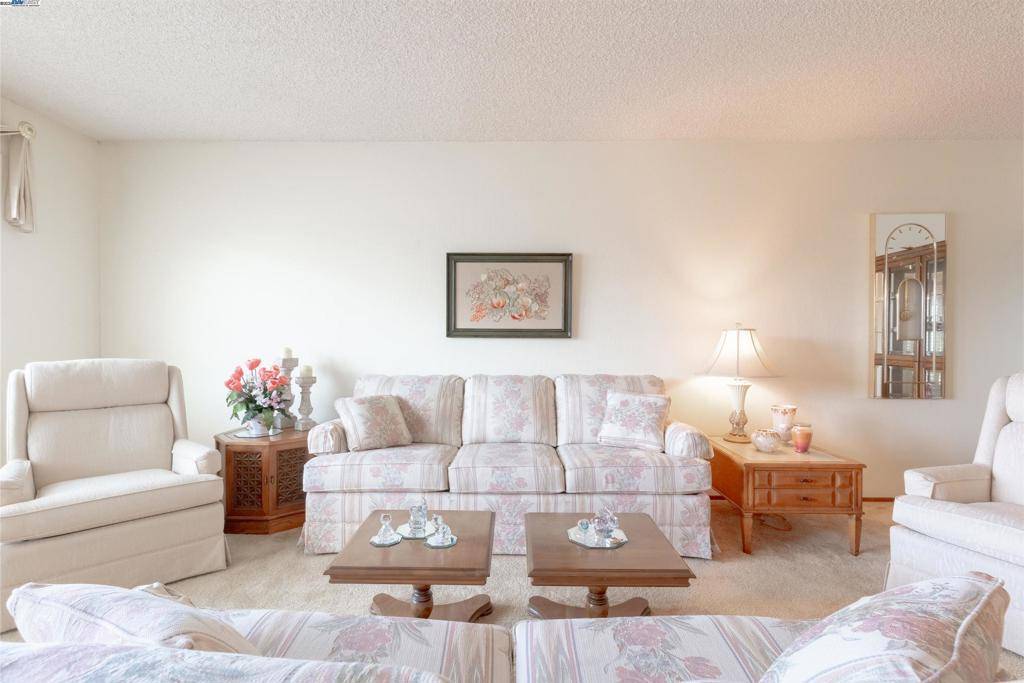 San Leandro, CA 94577,2177 Hillside Cir