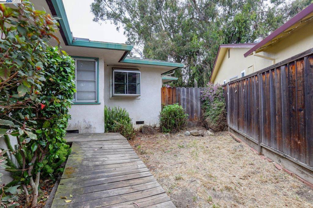Castro Valley, CA 94546,19427 Forest Pl