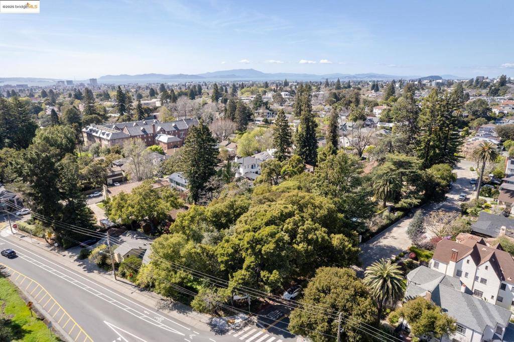 Oakland, CA 94618,0 Ivanhoe