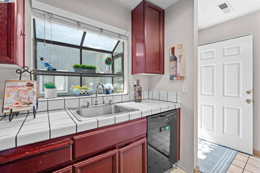 Newark, CA 94560,36913 Newark Blvd #C