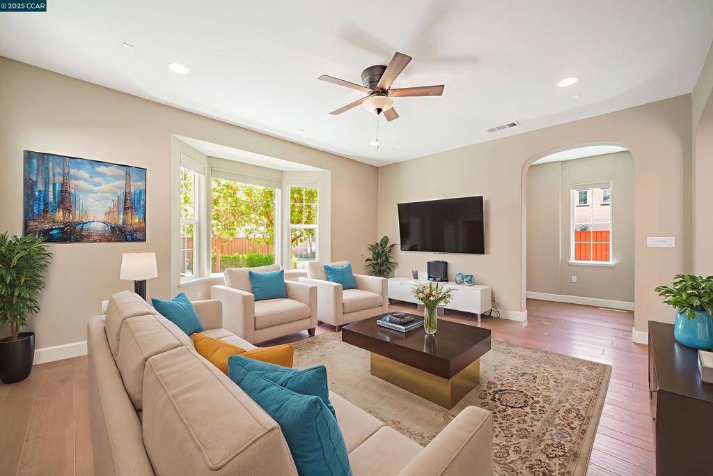 San Ramon, CA 94582,2063 Poinsettia St