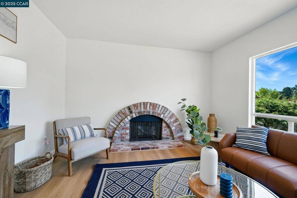 Martinez, CA 94553,1437 Rolling Hill Way