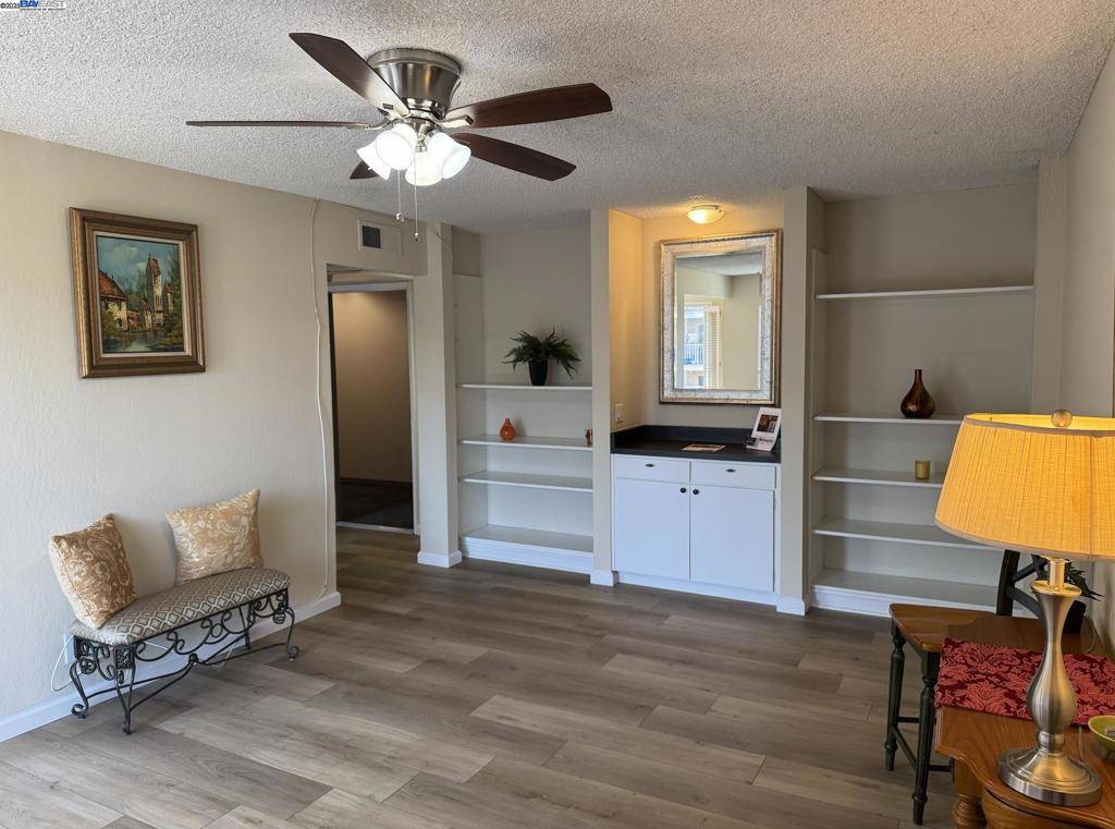 Walnut Creek, CA 94596,430 N Civic Dr #407