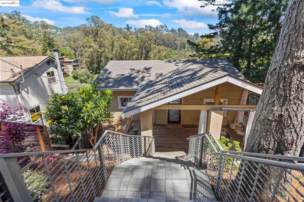 Oakland, CA 94611,6220 Valley View Rd
