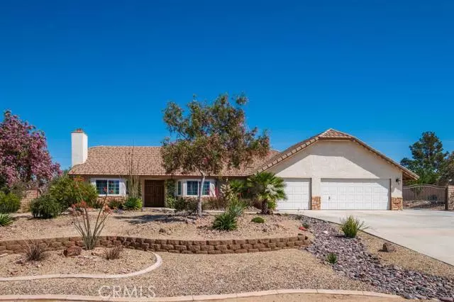 16320 Wintun RD, Apple Valley, CA 92307