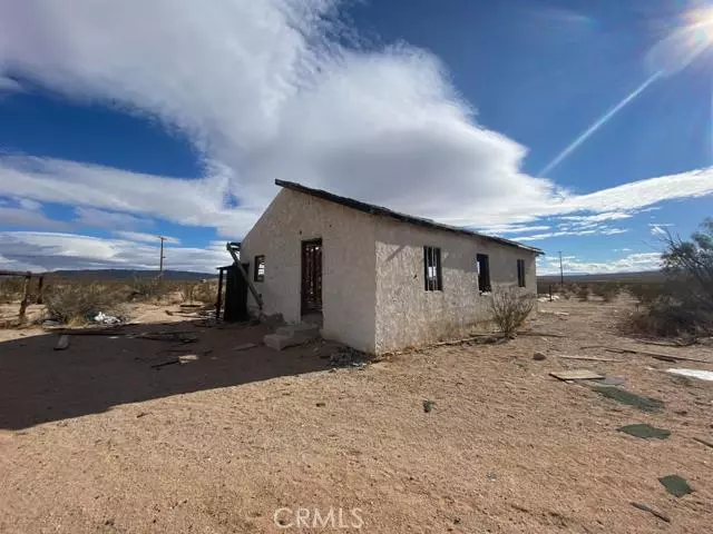 2 Camp Rock RD, Lucerne Valley, CA 92356