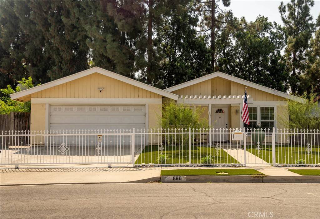 696 W Lori Ann AVE, Azusa, CA 91702