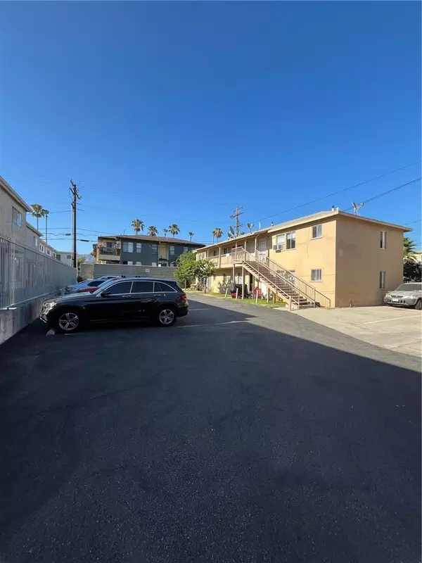 Glendale, CA 91204,327 Riverdale DR