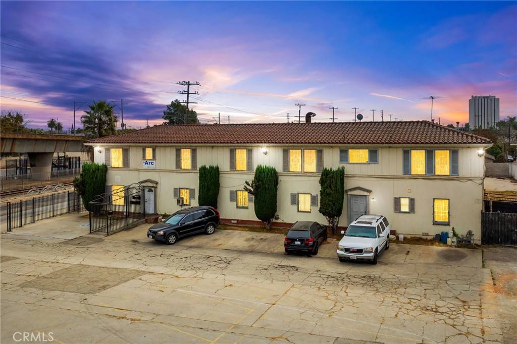 Compton, CA 90220,1011 N Willowbrook AVE