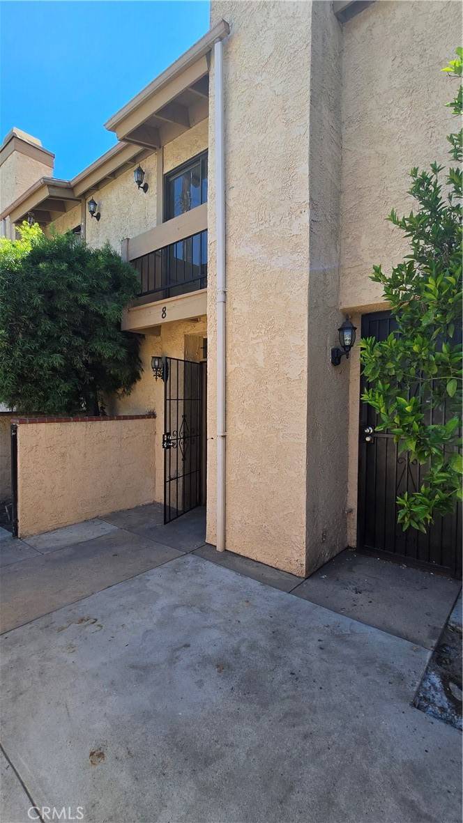 Arleta, CA 91331,9601 Woodman AVE #8