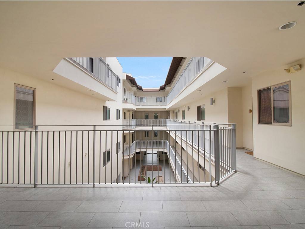 North Hollywood, CA 91601,5016 Bakman AVE #304