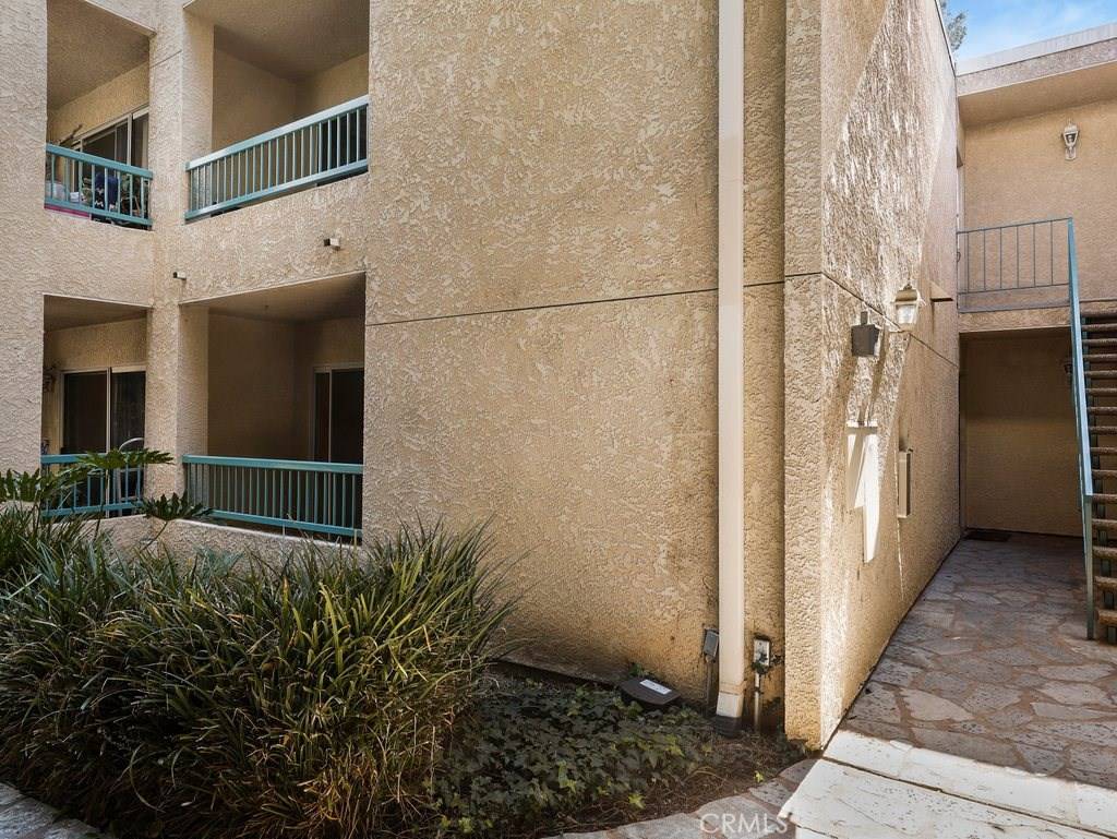 Tarzana, CA 91356,18307 Burbank BLVD #5