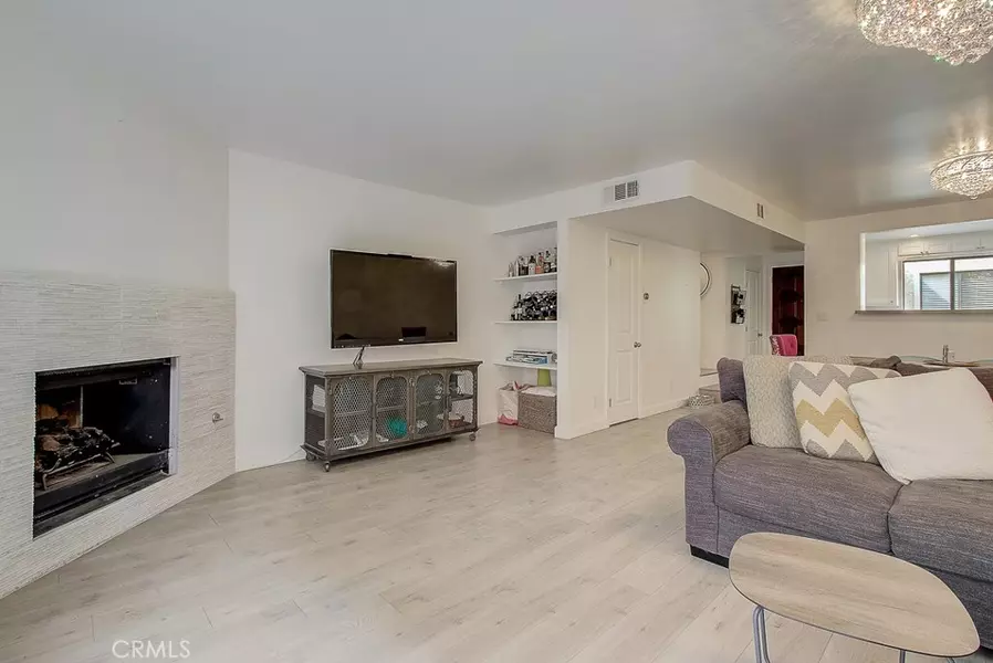 5070 Kester AVE #8, Sherman Oaks, CA 91403