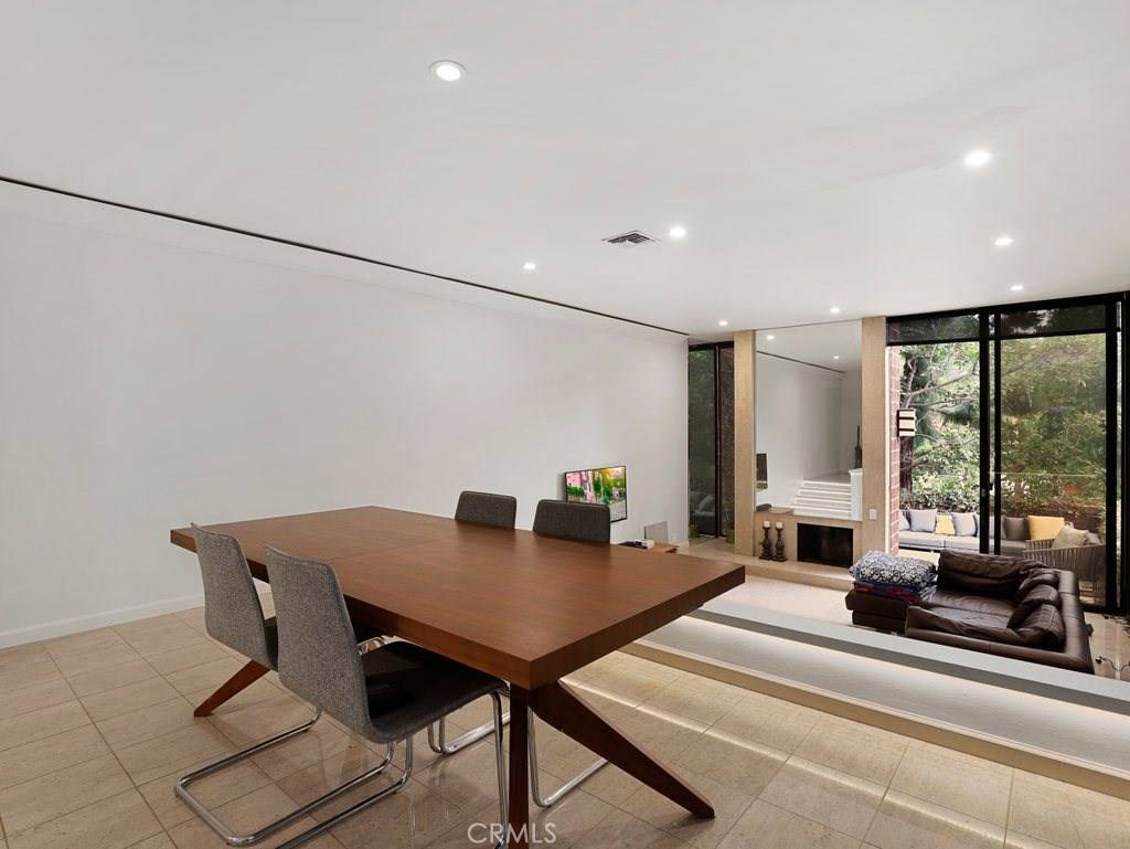 West Hollywood, CA 90069,1033 Carol DR #106