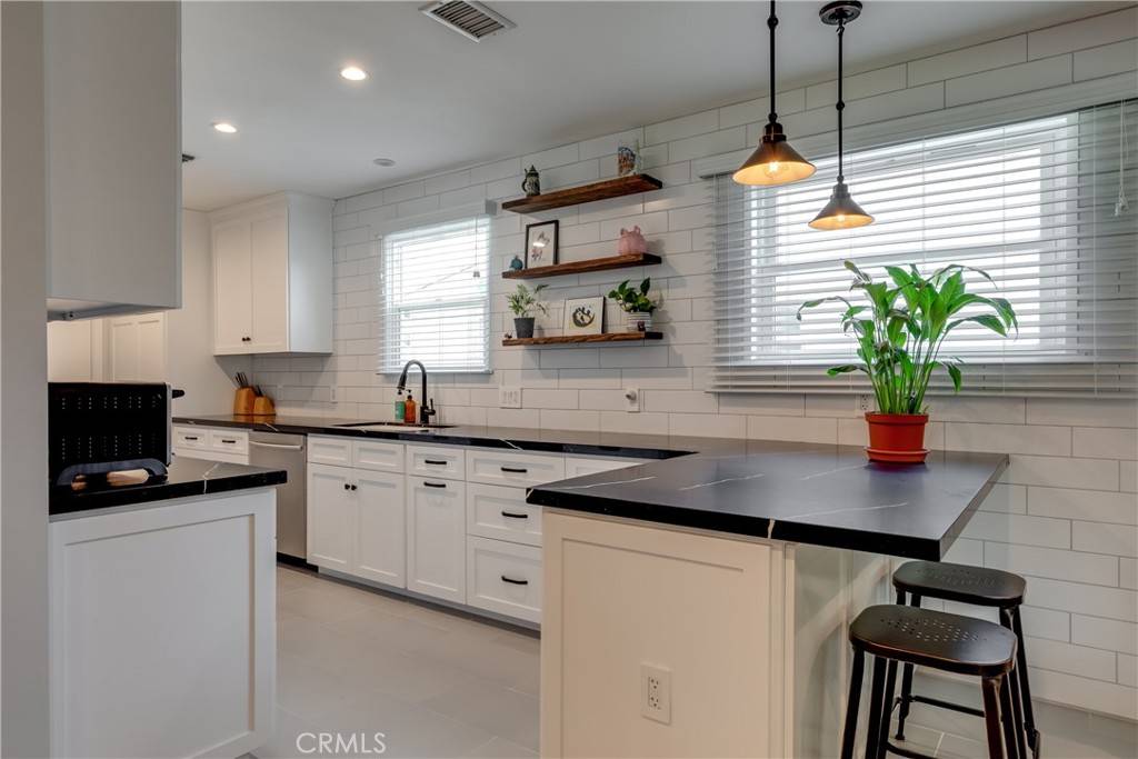 Lake Balboa, CA 91406,16648 Haynes ST