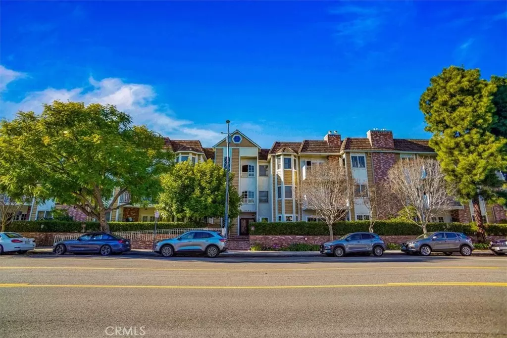 Toluca Lake, CA 91602,4401 Moorpark WAY #101