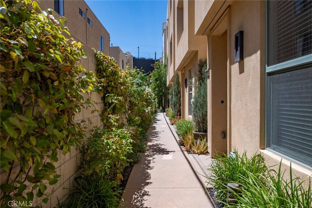 Toluca Lake, CA 91602,10714 Toluca CT