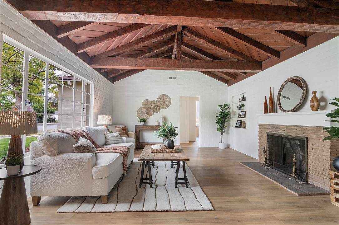 Burbank, CA 91506,438 S Lamer ST