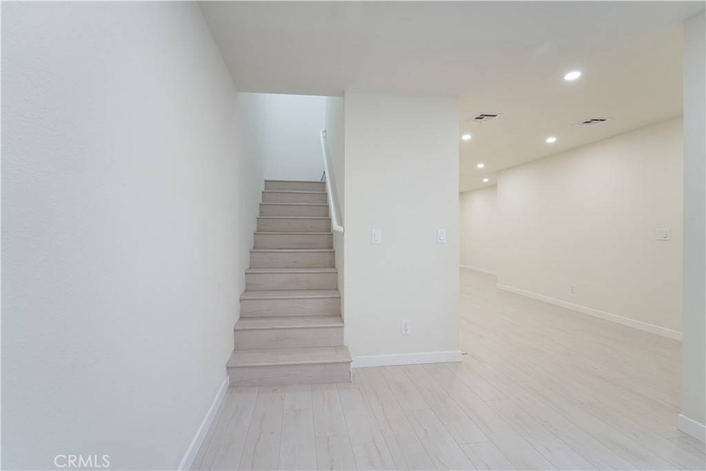 Glendale, CA 91204,463 Vine ST #202